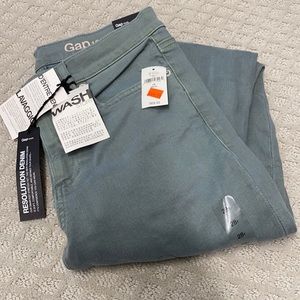 Gap women green size 28 reg skinny jeans, brand new with tags.